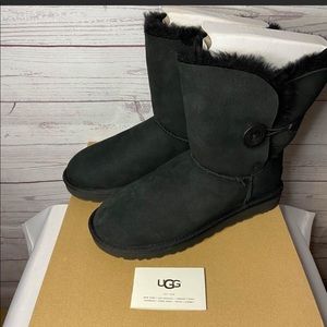 New! Ugg authentic classic Bailey Button II